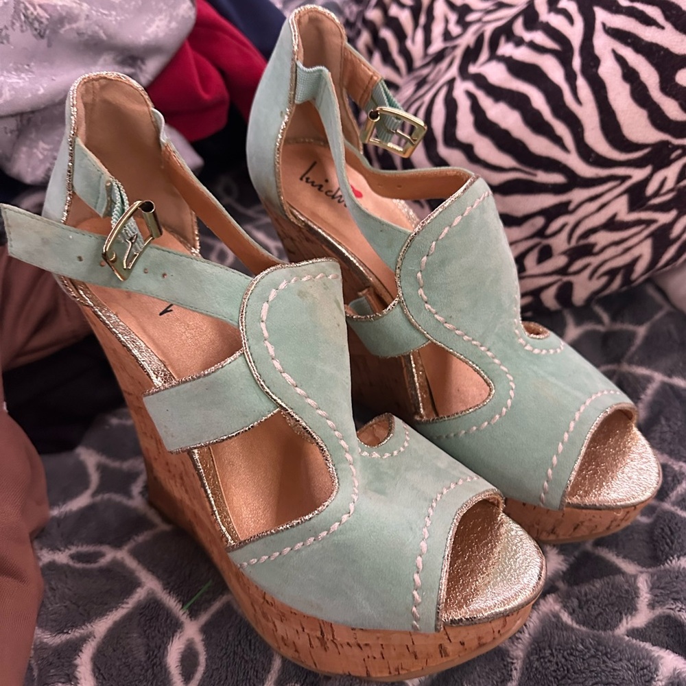 Luichiny Light Green and Gold Wedges - Never worn, just didn’t need anymore.